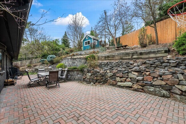 Building Photo - Fully Furnished Luxury Executive Rental