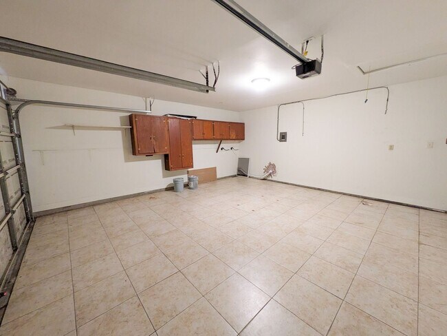 Building Photo - 5040 Raleigh Dr