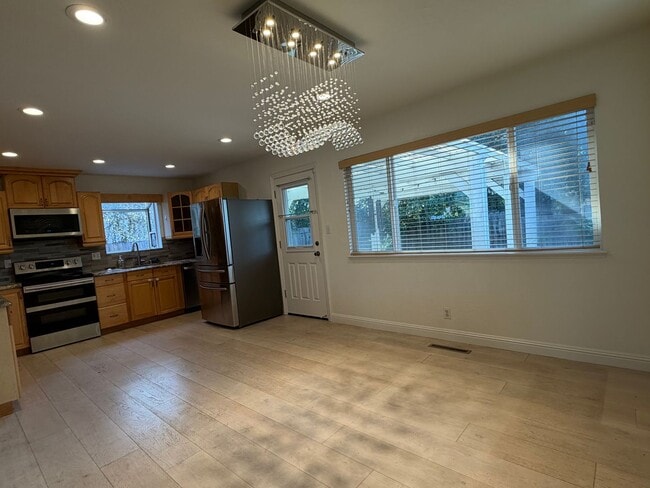 Building Photo - Beautiful Fremont Home for Rent – Prime Location