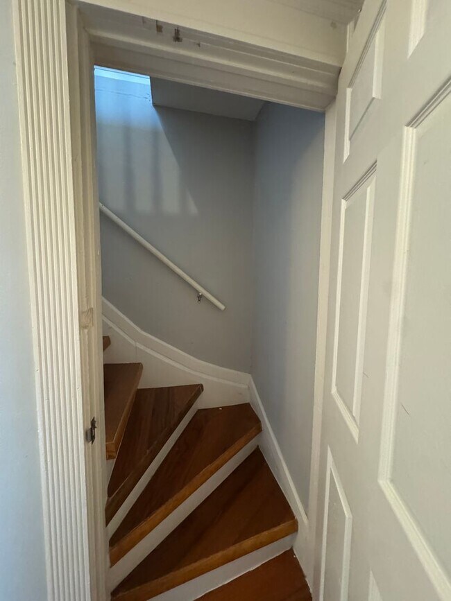 Building Photo - Charming 2 Bedroom 2 Bathroom House in Lawrenceville!