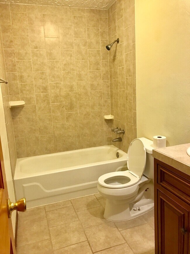 Building Photo - 2118 Endicott Ln