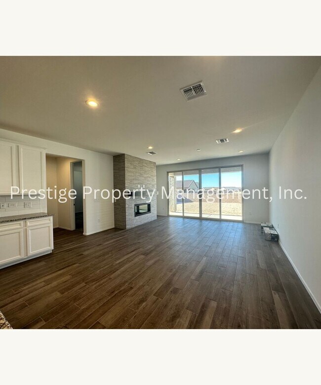 Building Photo - You Have To See The Beautiful 4/2 New Buil...