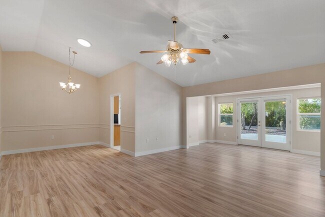 Building Photo - Gorgeous 2 Bed 2 Bath Single Story home in...