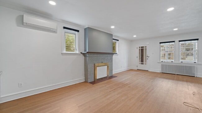 Building Photo - 16 Boxwood Rd