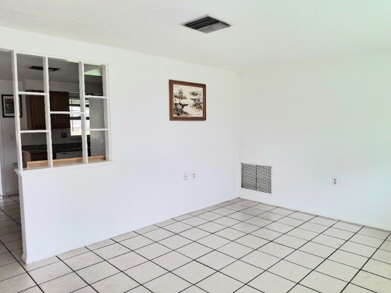 Building Photo - 1633 Doubloon Dr