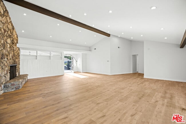Building Photo - 2254 Stradella Rd