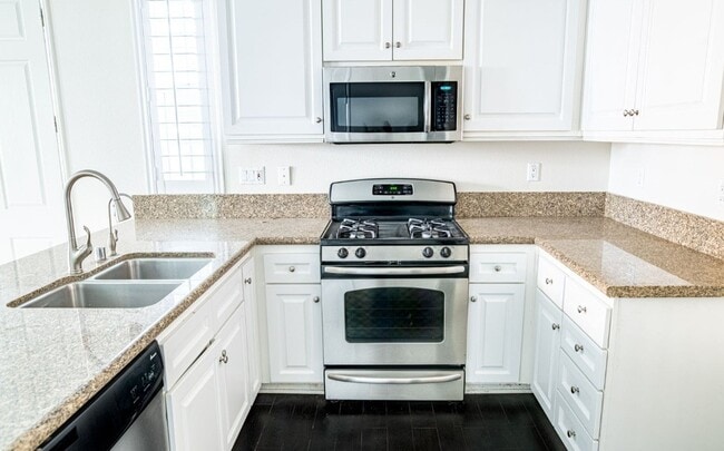 Building Photo - 4230 Vía Angelo