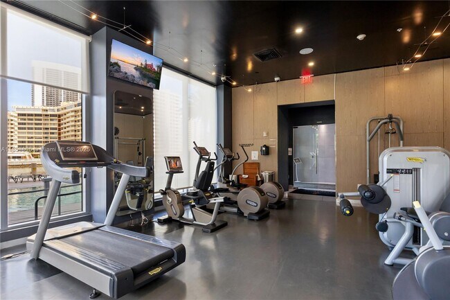 Building Photo - 2600 E Hallandale Beach Blvd