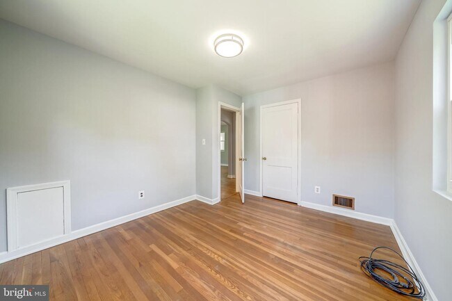 Building Photo - 929 19th St S