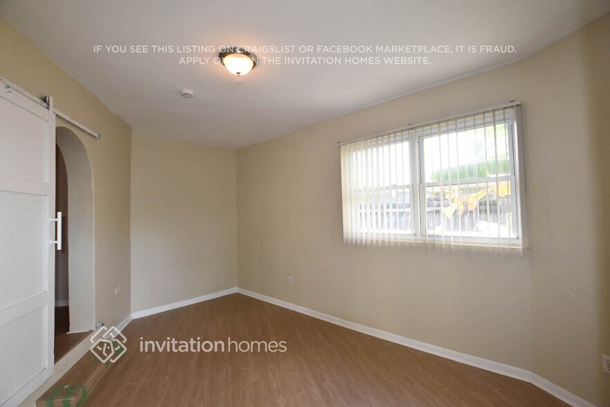 Building Photo - 3317 SW 15th Ct