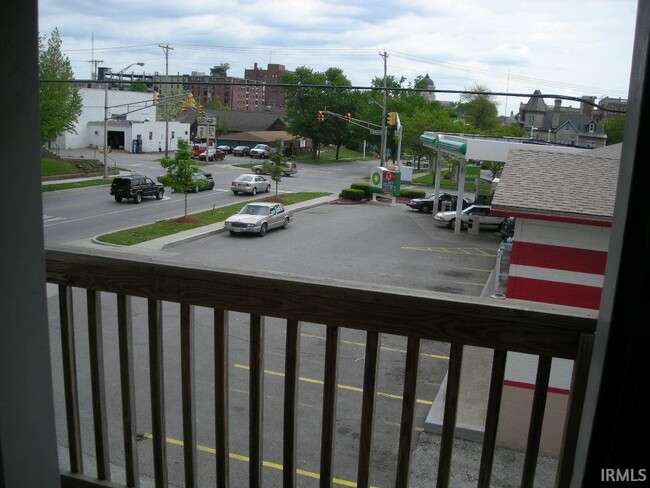 Building Photo - 515 W Kirkwood Ave