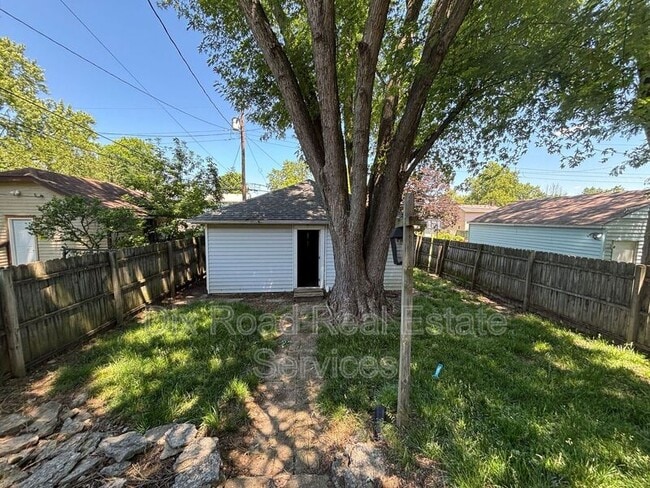 Building Photo - 217 Fernwood Ave