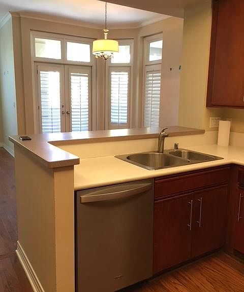 Building Photo - "Luxurious 2-Bed, 3-Bath Retreat with Granite Countertops in San Diego's Heart - 1460 Sq Ft of El...