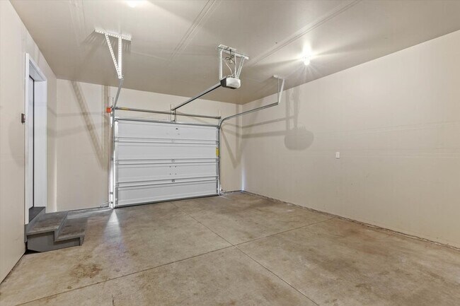 Building Photo - 1673 E Horsehaven Ave