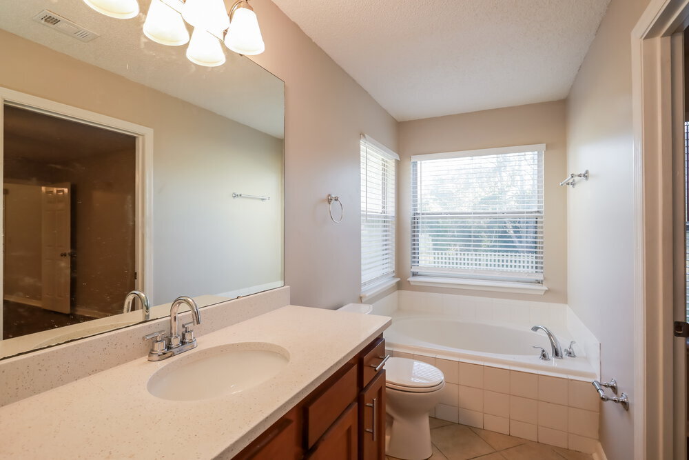 Building Photo - 8173 Pilgrims Trace Dr