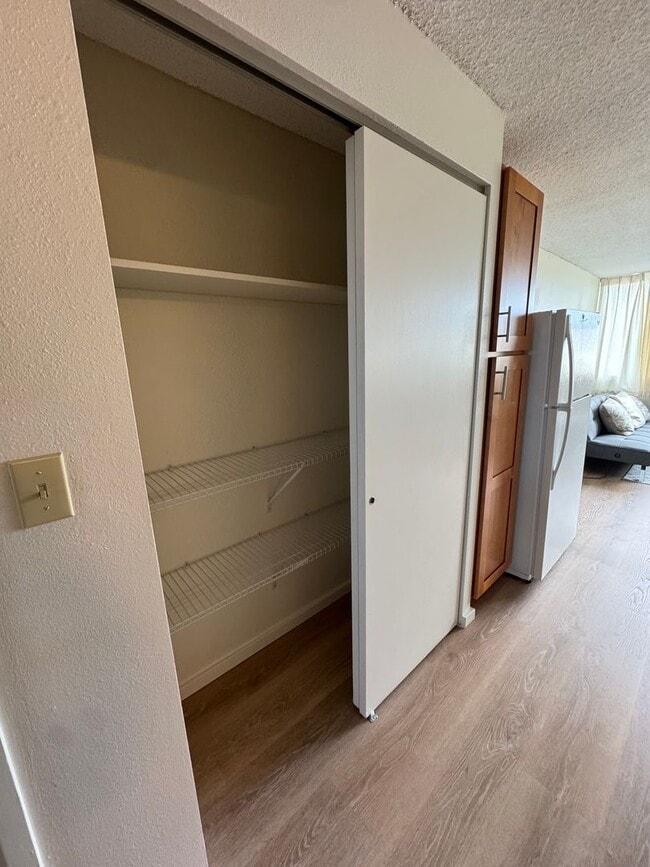 Building Photo - 1 Bed 1 Bath renovated with parking at Alo...