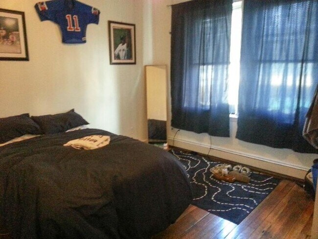 Building Photo - Awesome value four bedroom in Brookline