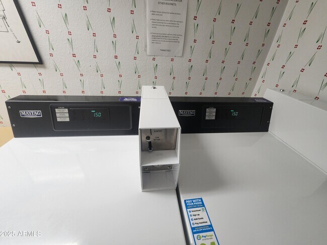 Building Photo - 3033 E Devonshire Ave