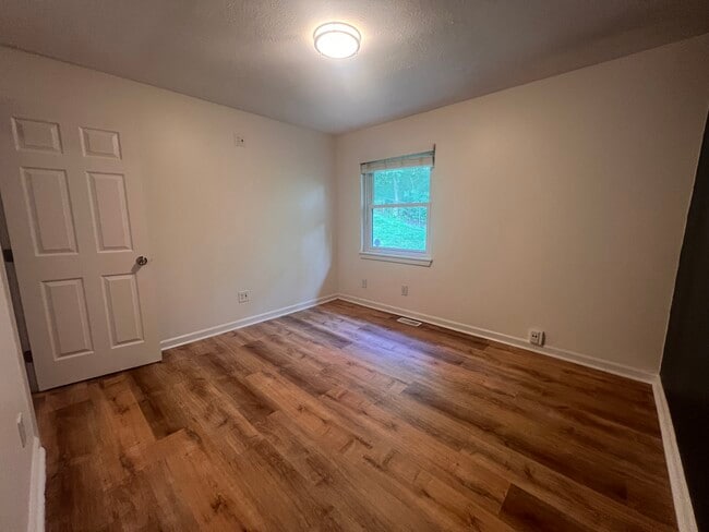 Building Photo - 802 Taper Ct