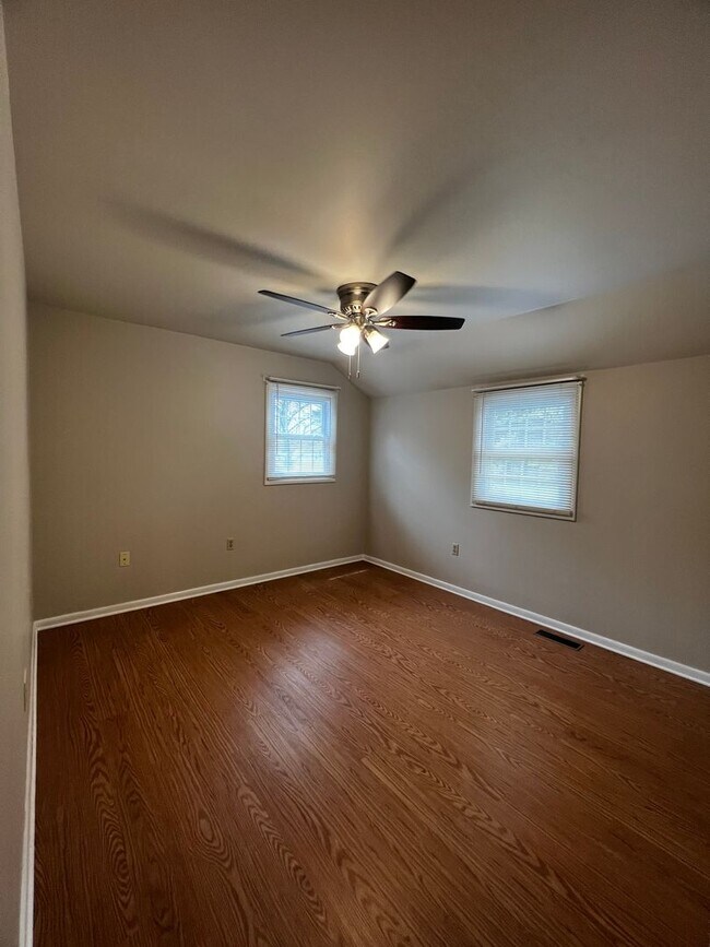 Building Photo - 75 Plymouth Cir