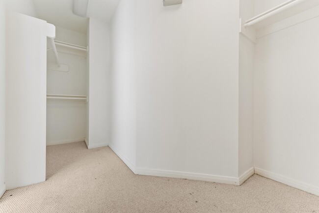 Building Photo - 1433 Oneil St