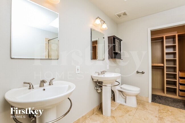 Building Photo - 4116 E Tanglewood Dr