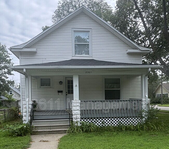 Primary Photo - 2301 Dudley St