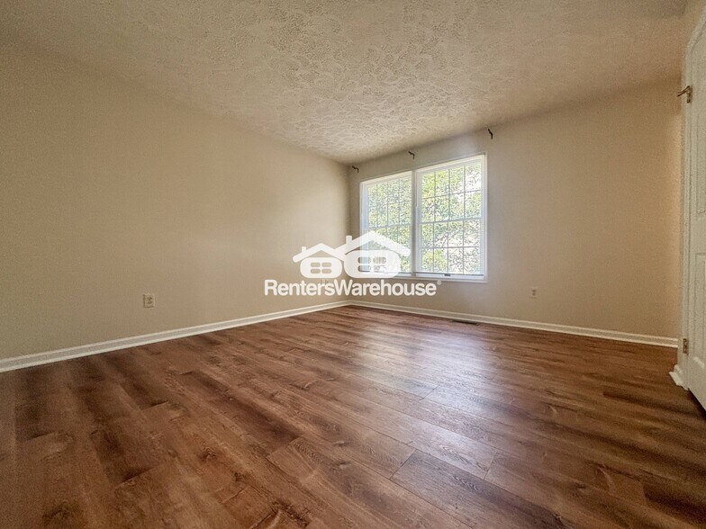 Building Photo - 20925 Shakespeare Dr
