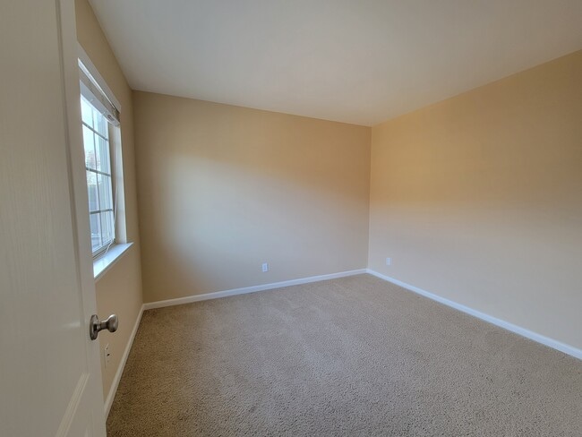 Building Photo - 2388 Vera Dr