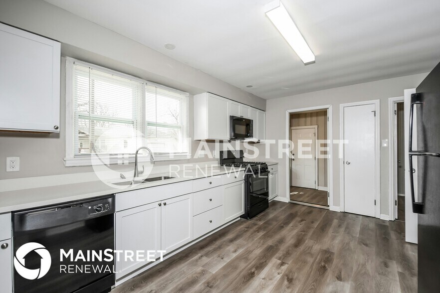 Building Photo - 5256 Skyline Ct