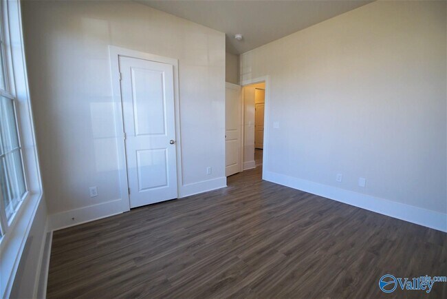 Building Photo - 104 Williams Pointe Boulevard SW