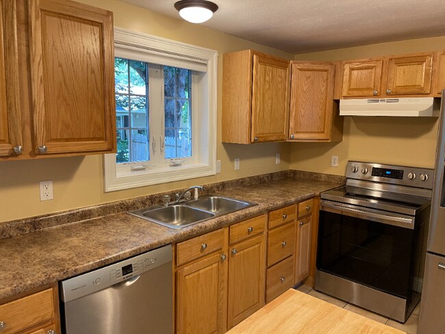 Building Photo - 6A Lillian Ave