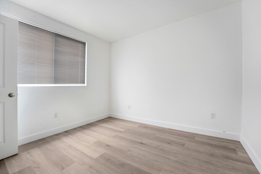 Building Photo - 2439 Malabar St