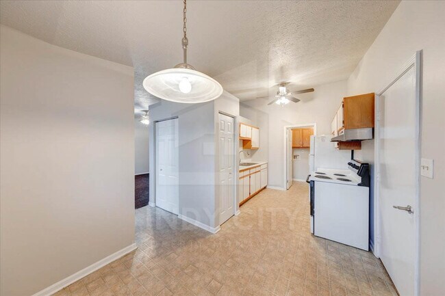 Building Photo - 542 Woods Crossing Dr