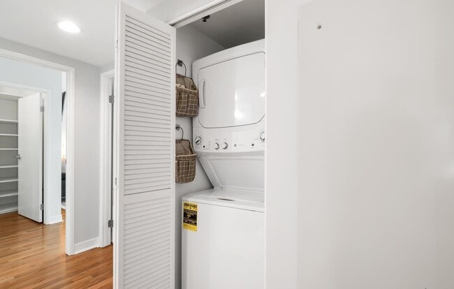 Building Photo - 425 W Beech St