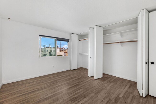Building Photo - Beautiful & Spacious 1BD/1BA Condo - Walk ...