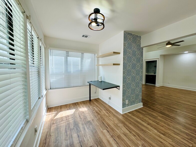 Building Photo - 1904 Variations Dr NE