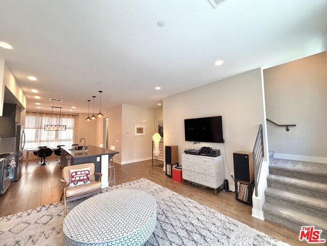 Building Photo - 2753 Waverly Dr