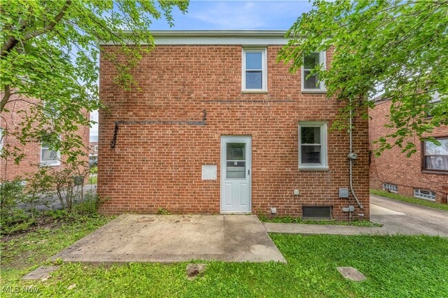 Building Photo - 18400 Waterbury Ave