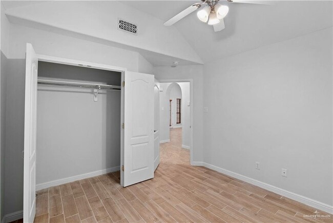 Building Photo - 31 Midlands Cir