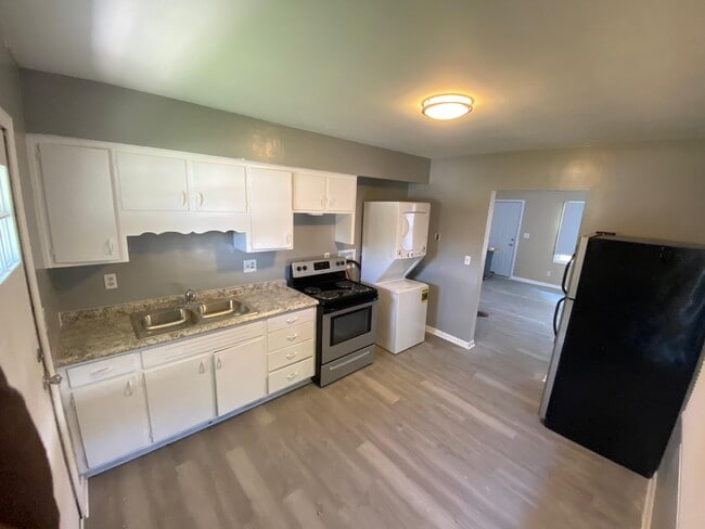 Building Photo - 220-226 S Smithville Rd