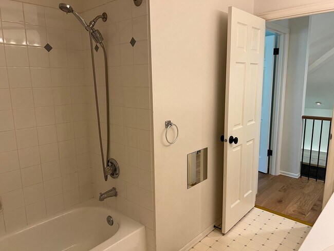 Building Photo - 4bd/2.5ba Redmond Home