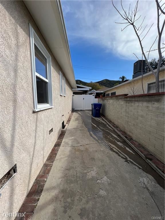 Building Photo - 3 br, 3 bath House - 8226 Day St