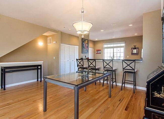 Building Photo - 7426 W Fullerton Ave