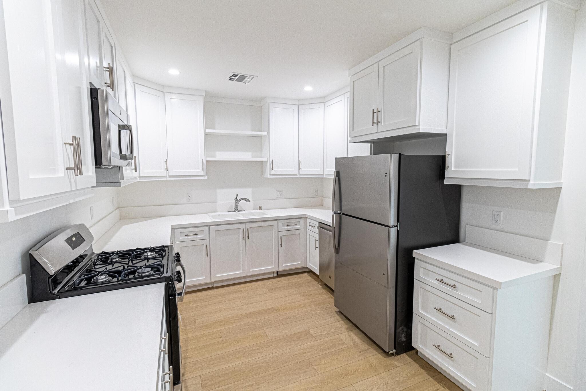 Building Photo - 3672 W Imperial Hwy