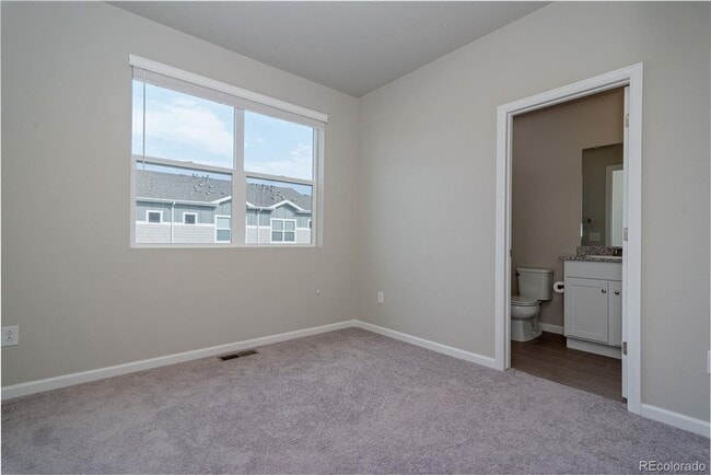 Building Photo - Beautiful Townhome in Lakewood