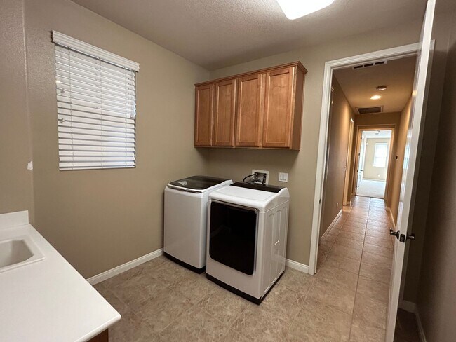 Building Photo - 15005 Via Messina Dr