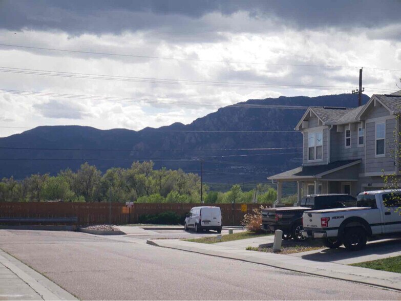 Building Photo - 4032 Silver Star Grove