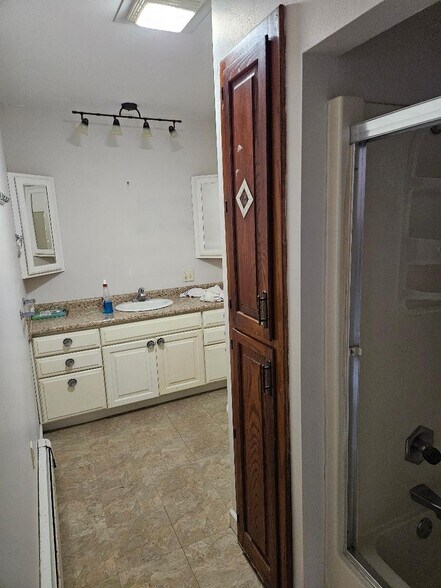 Building Photo - 416 Erie St