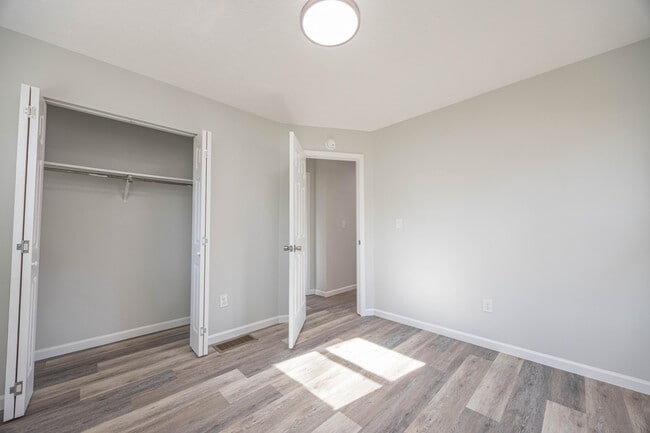 Building Photo - 140 Levy Rd